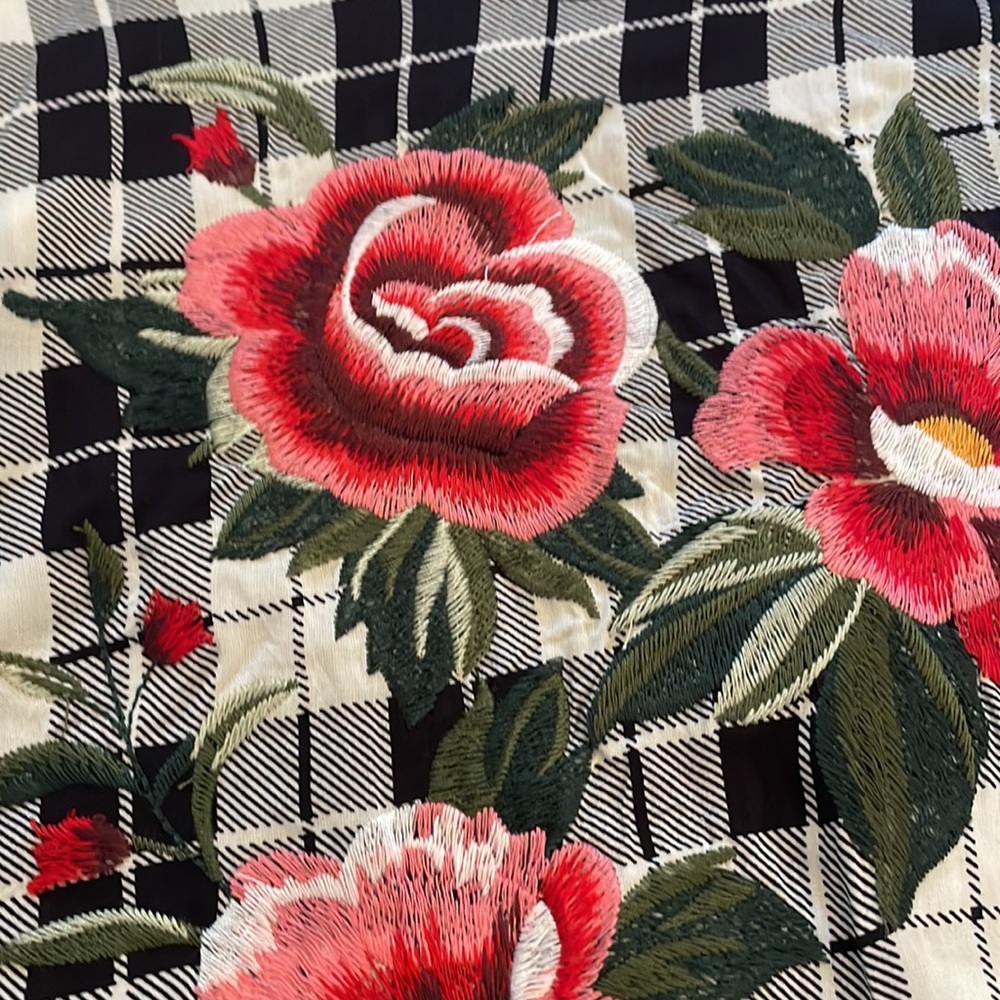 Umgee Roses Blouse🌹🌹 - Picture 3 of 5